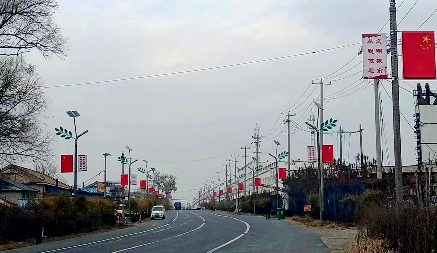 创城进行时 | 舒兰市水曲柳镇：路灯公益广告 扮靓美丽乡村