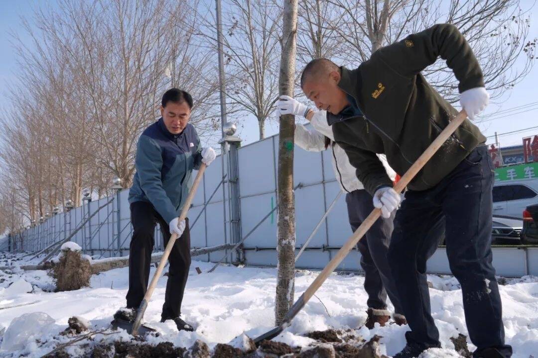 舒兰市人大常委会组织开展&ldquo;全新舒兰 人大代表在行动&rdquo;植树活动