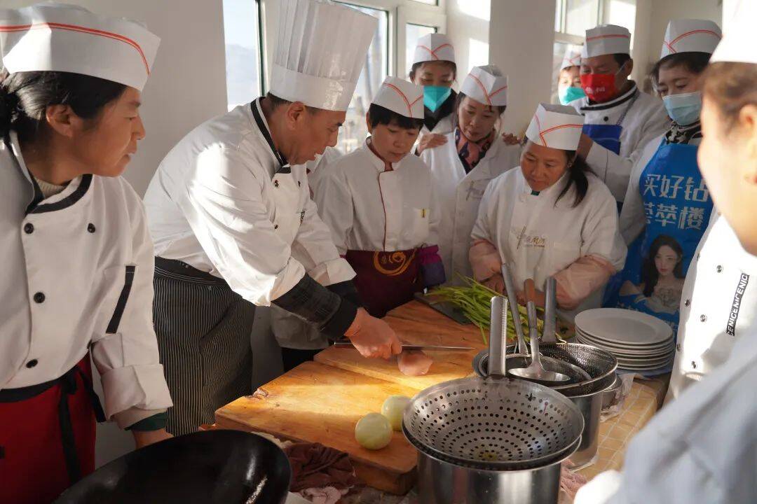 乡村振兴&middot;筑梦舒兰丨舒兰市新安乡秀水村开展厨艺技能培训