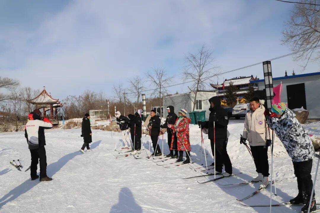 舒兰市开展越野滑雪冬训营活动