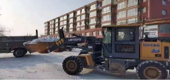 舒兰市朝阳镇开展清雪行动