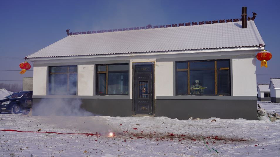 舒兰市开原镇新开村第二批受灾群众陆续入住新居