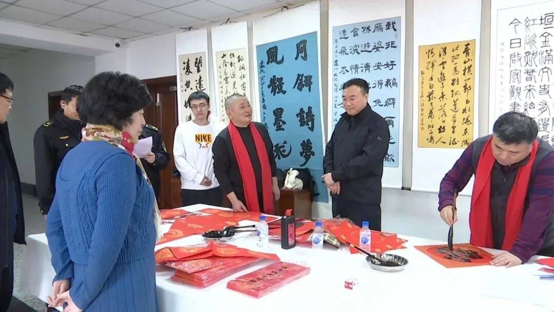 舒兰市政协书画院开展写春联送祝福活动