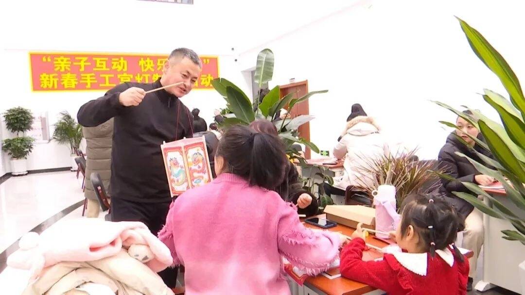 舒兰市文化广播电视和旅游局开展新春亲子互动手工宫灯制作展览活动