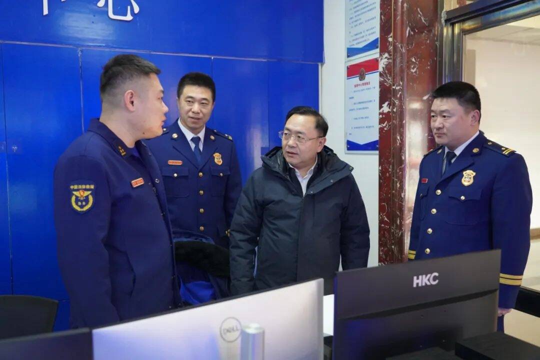 舒兰市委书记张立春节前走访慰问基层一线工作人员