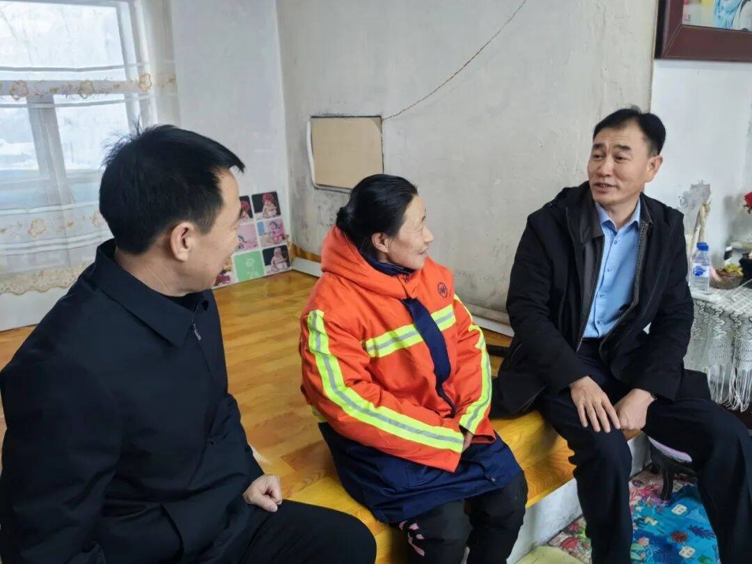 舒兰市人大常委会主任曹洪罡开展节前走访慰问