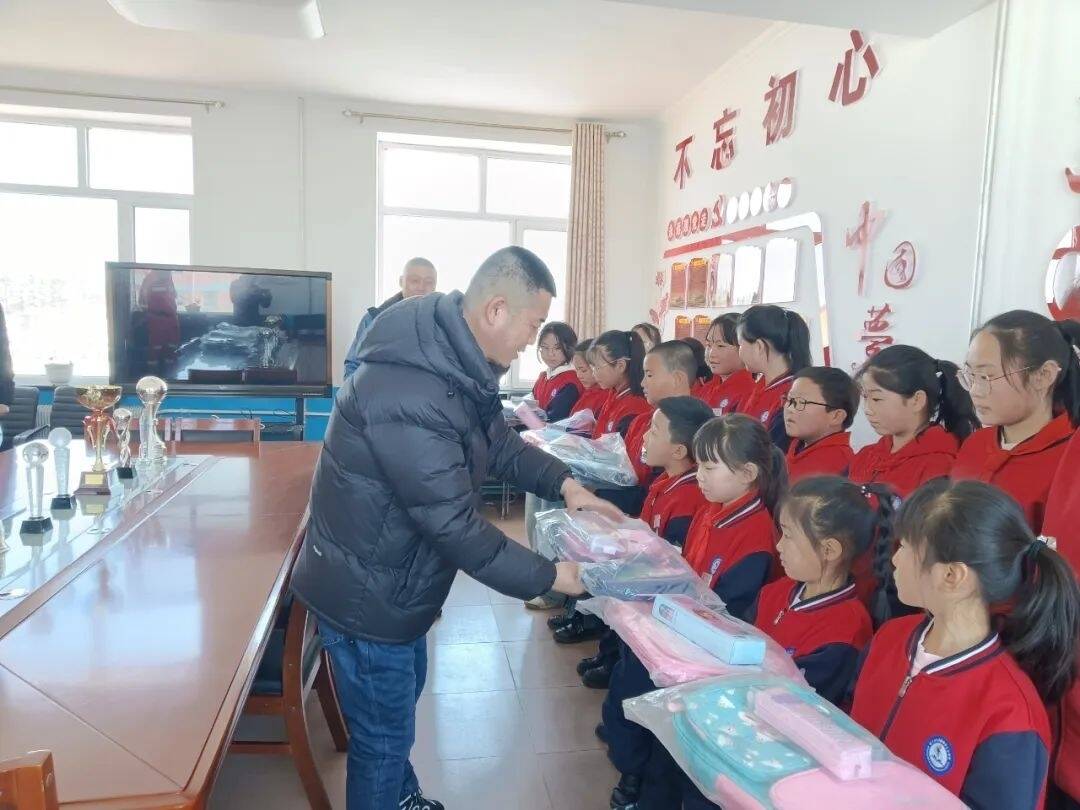 新时代文明实践丨舒兰市水曲柳林场开展关爱留守儿童助梦飞翔活动