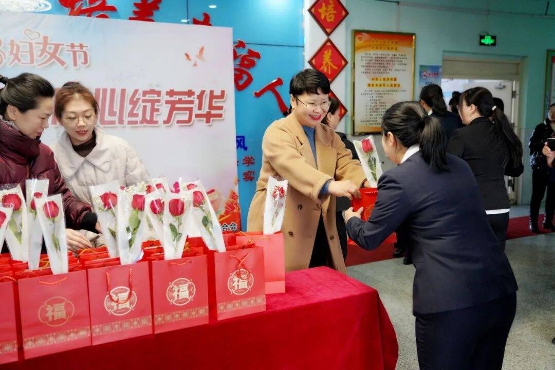 舒兰市委统战部组织新的社会阶层人士开展妇女节慰问活动