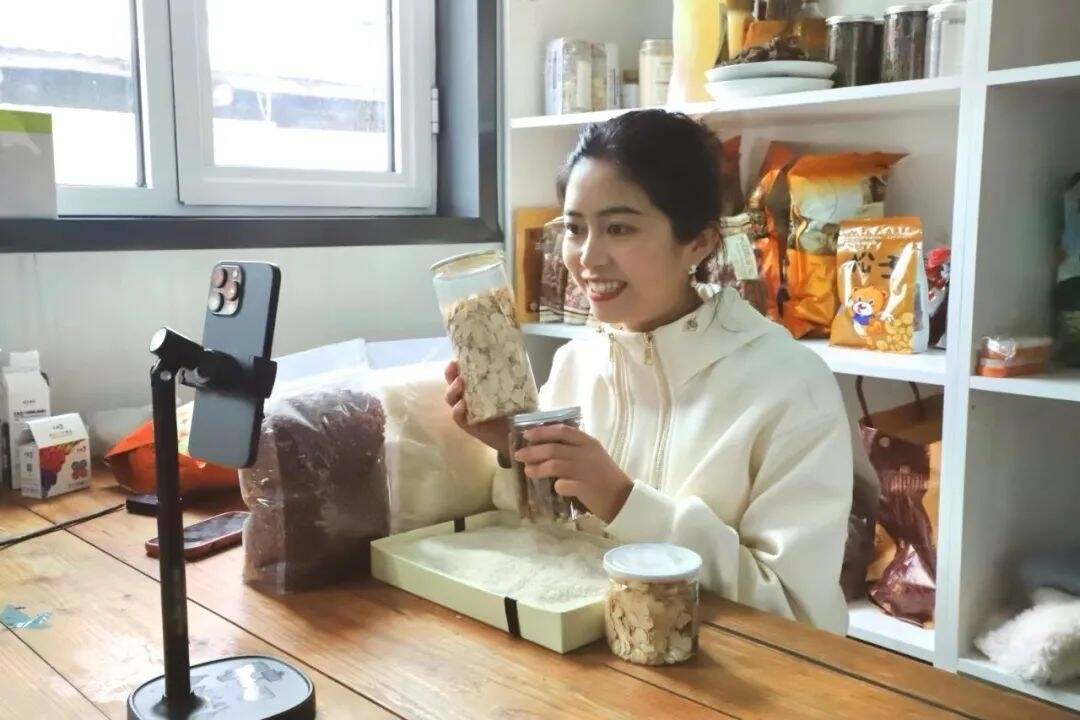 全新舒兰 巾帼有我丨家宁家绿源食品有限公司：&ldquo;村民供货+直播卖货&rdquo;助力乡村振兴