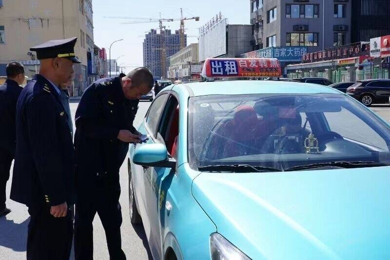 筑牢安全防线丨舒兰市交通运输综合行政执法大队开展出租汽车专项整治行动