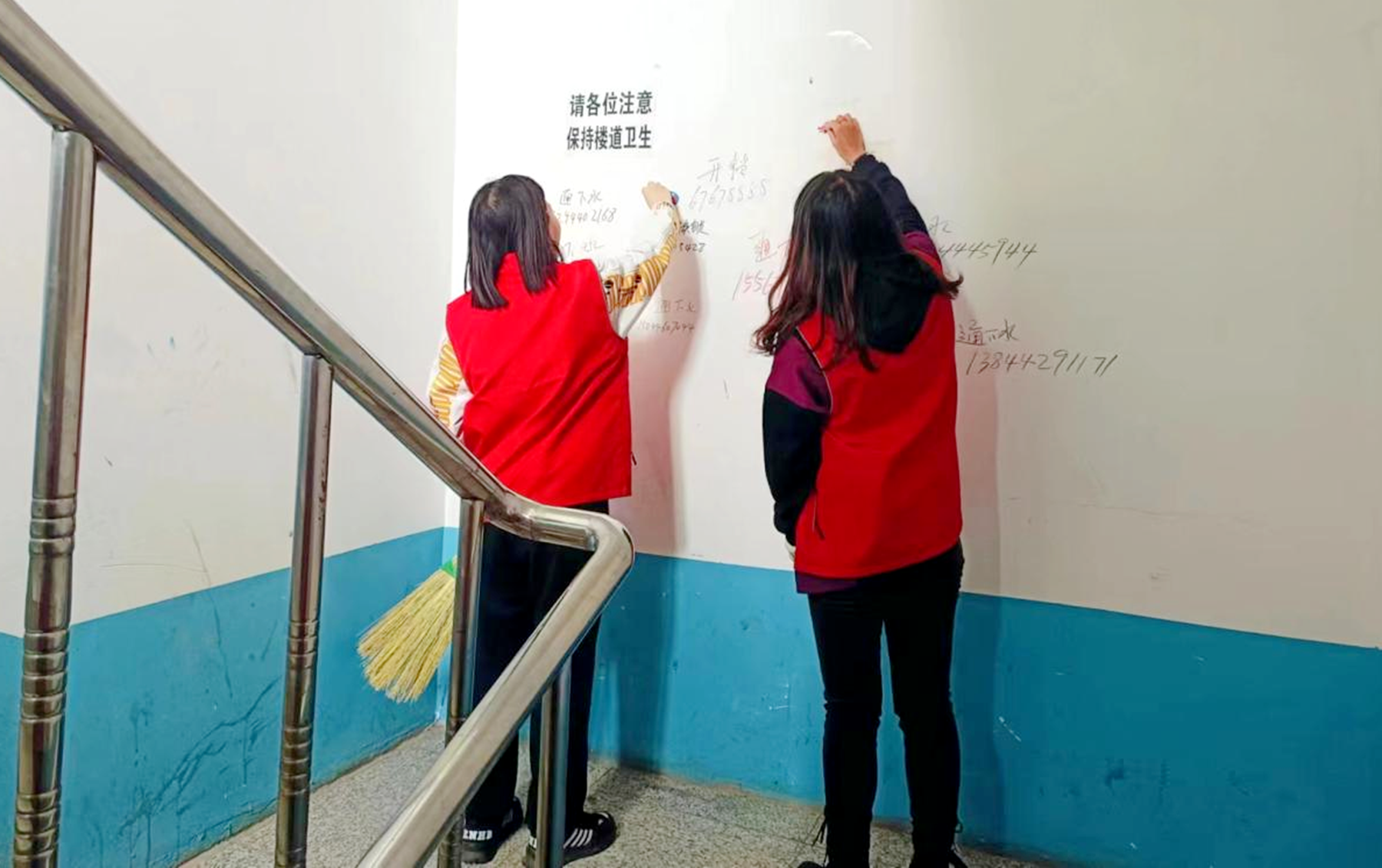 创城进行时丨舒兰市朝阳镇开展“清理楼道小广告，美化城市环境”志愿服务活动