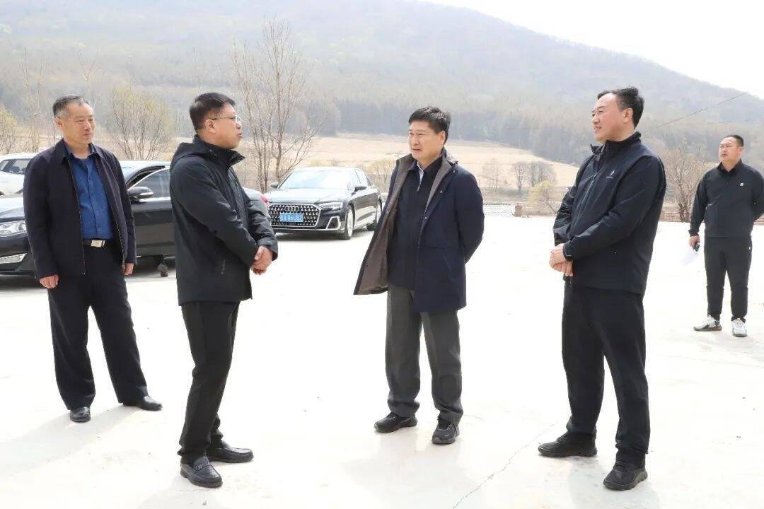 省政协副主席、省工商联主席李维斗一行到舒兰市上营镇二合村开展乡村振兴包保联系点调研工作