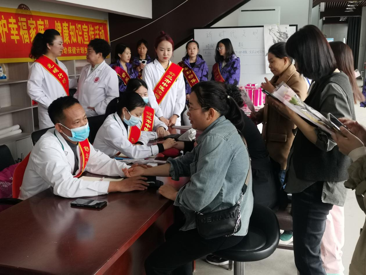 新时代文明实践丨舒兰市新时代文明实践中心开展“以爱之名·守护母亲”暖心义诊活动