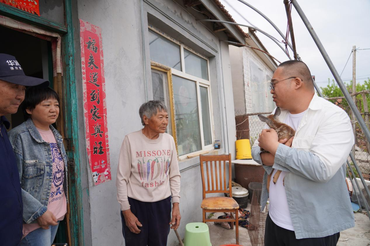 呆萌狍子迷路受伤，幸亏遇见了他们……
