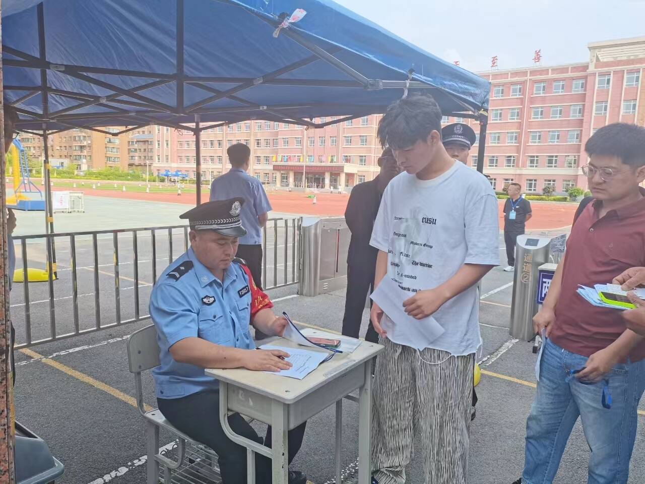 舒兰市公安局户政大队：暖心服务  助力高考