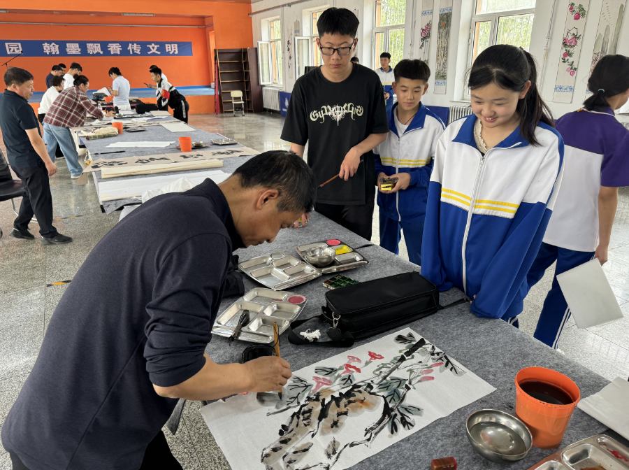 舒兰市政协书画院开展“书画名家进校园”活动