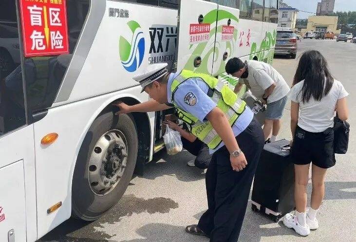 严查严管！舒兰交警护航“开学季”