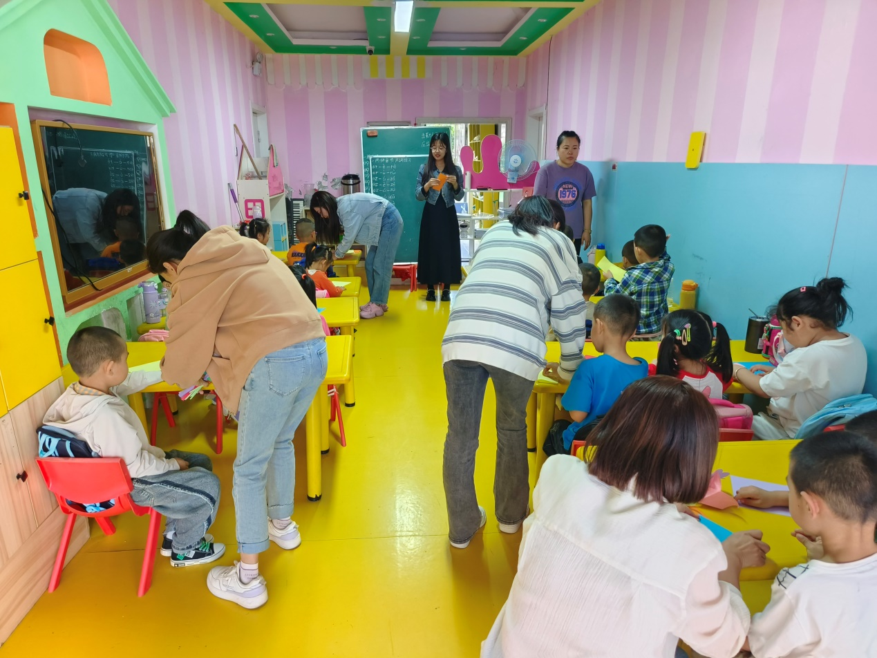 舒兰市北城街道育才社区开展“感谢有你 伴我前行”教师节主题活动
