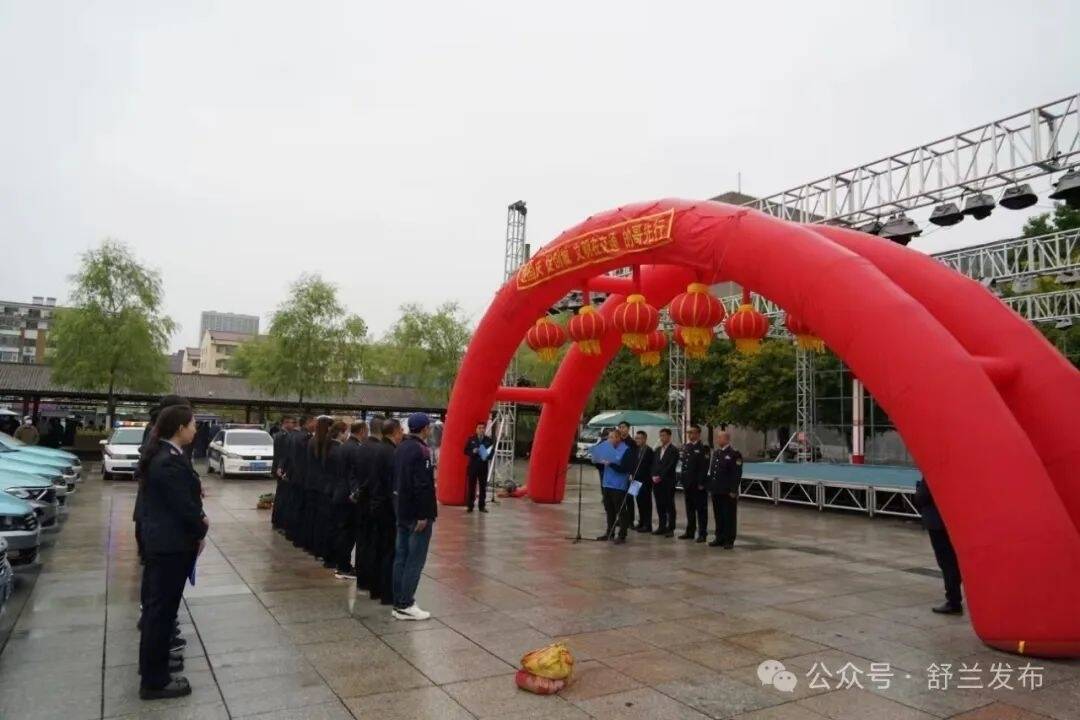 创城进行时丨舒兰市开展“迎国庆促创城 文明交通的哥先行”主题活动