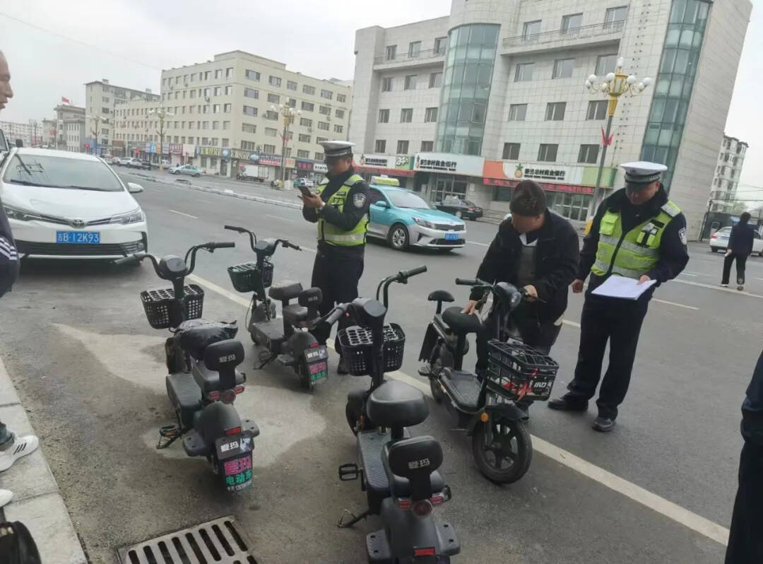舒兰交警快捷办理电动自行车登记
