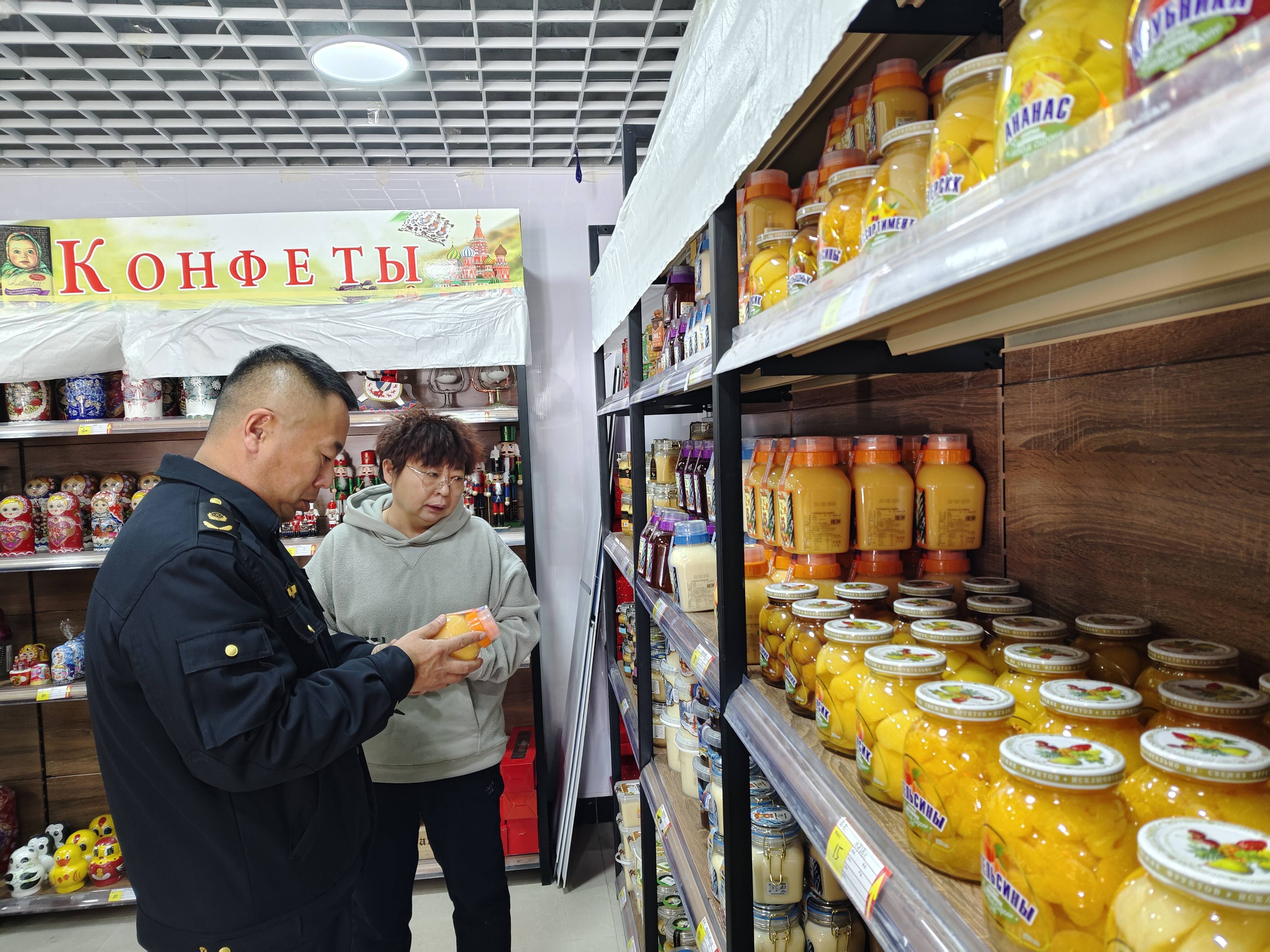 舒兰市市场监督管理局对上营镇二合村、小城镇南阳村开展食品安全专项检查