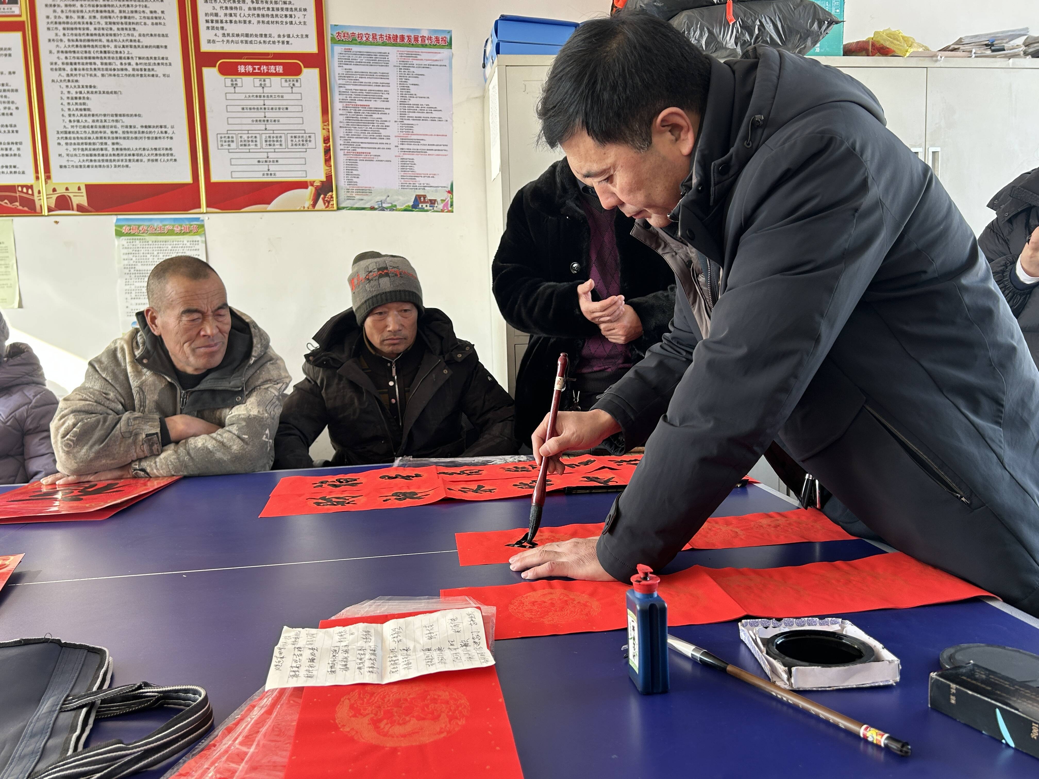 舒兰市溪河镇：“万福迎春”送春联