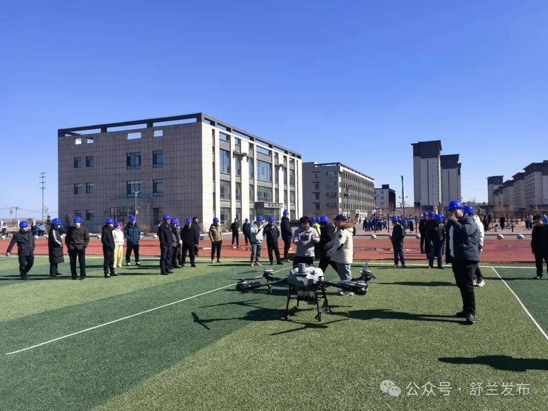 舒兰市职业高中开展无人机公益培训