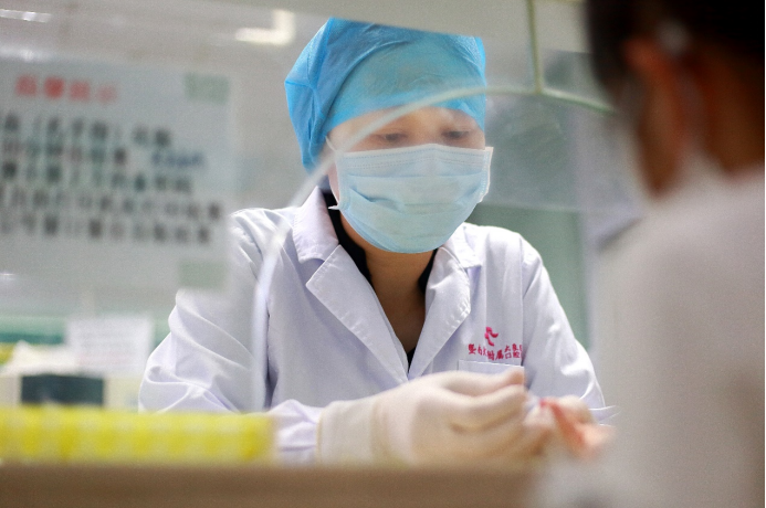 如何区分和预防流感病毒与诺如病毒