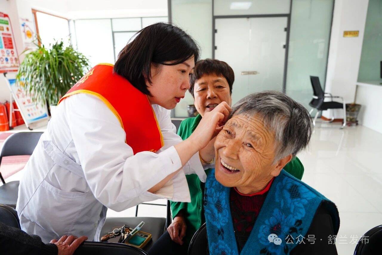 舒兰市滨河街道开展“爱耳护耳·听见美好”助听器捐助活动