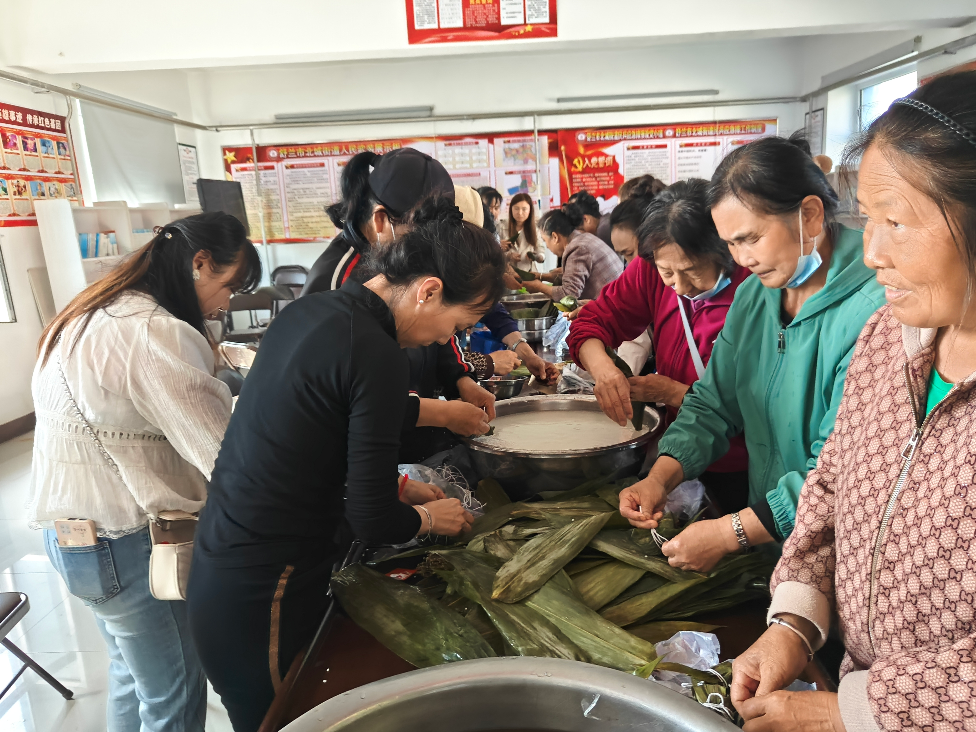 舒兰市旭阳社区：“粽”享端午 邻里同欢