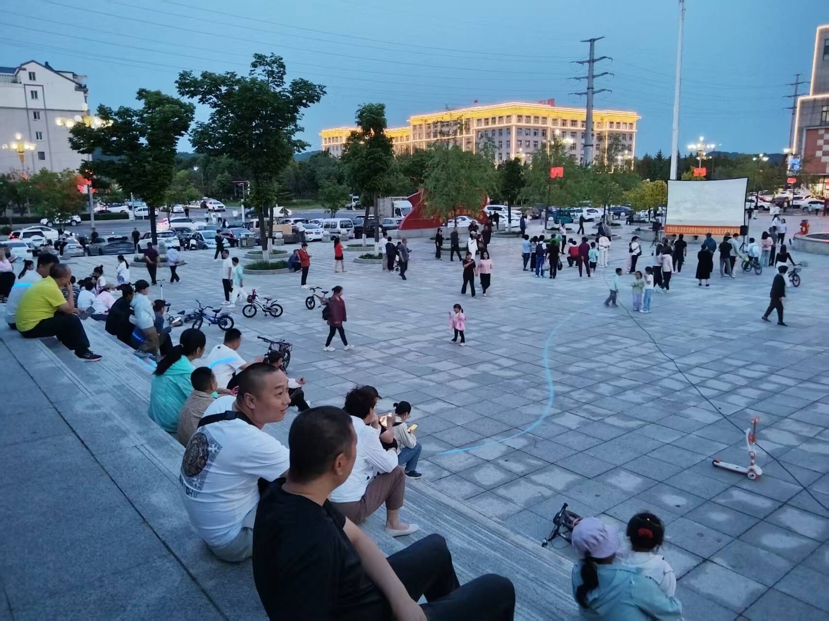 公益电影放映点亮舒兰“文化夜”