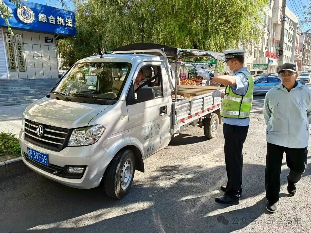 舒兰市精准维护城区早高峰交通秩序