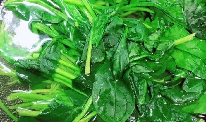 这几种蔬菜，不焯水当心全家中毒！第2种很多人都爱吃