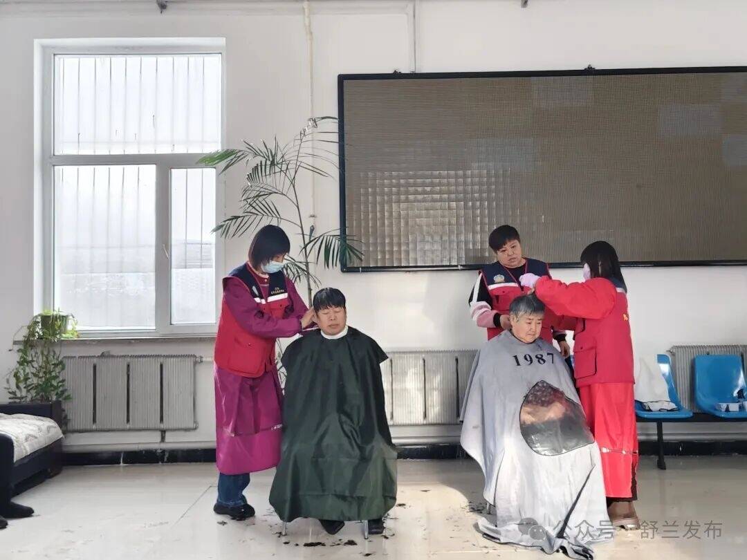 舒兰青年志愿者益剪服务进社区