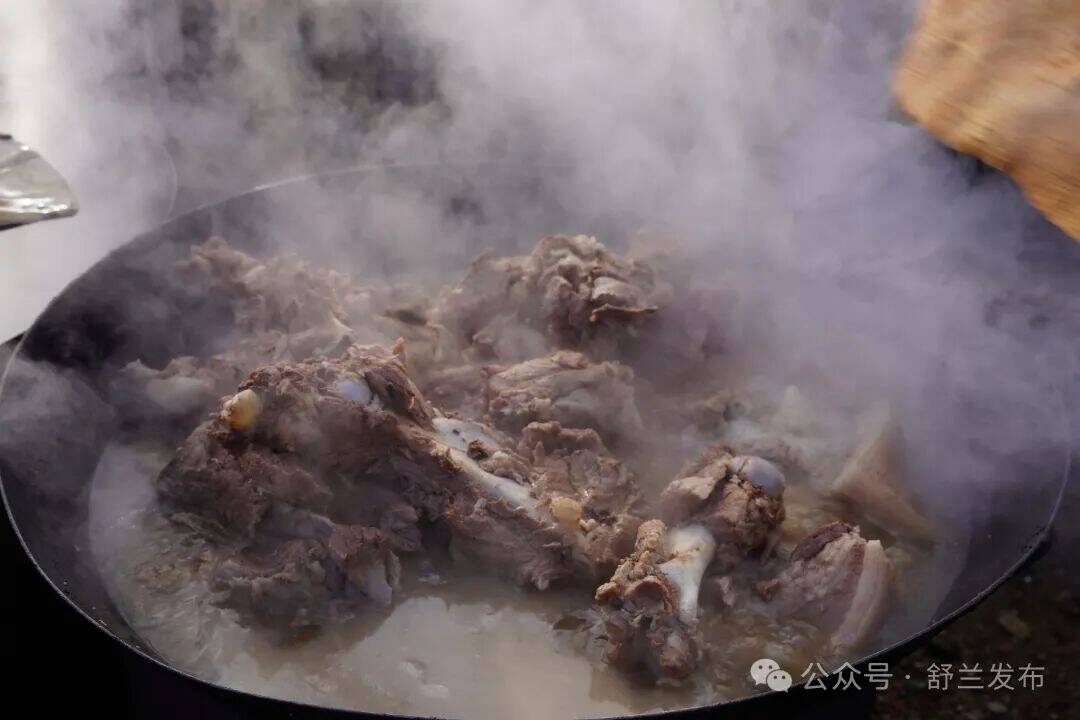 舒兰青山村摆起&ldquo;团圆宴&rdquo;