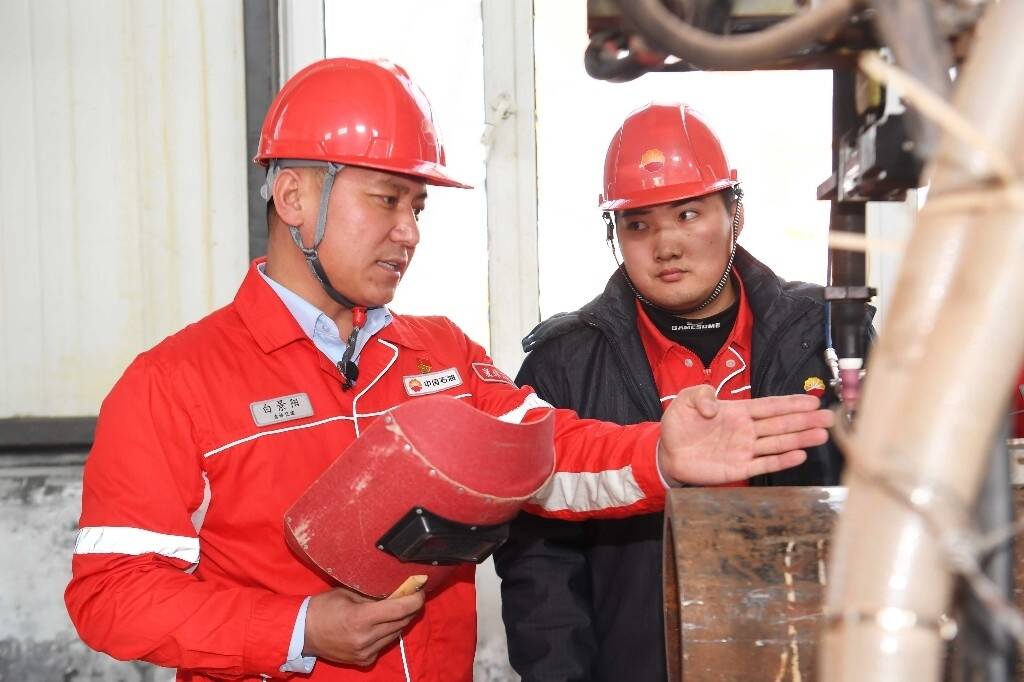 代表委员履职故事｜白景阳代表：焊花映照初心 脚步丈量民生