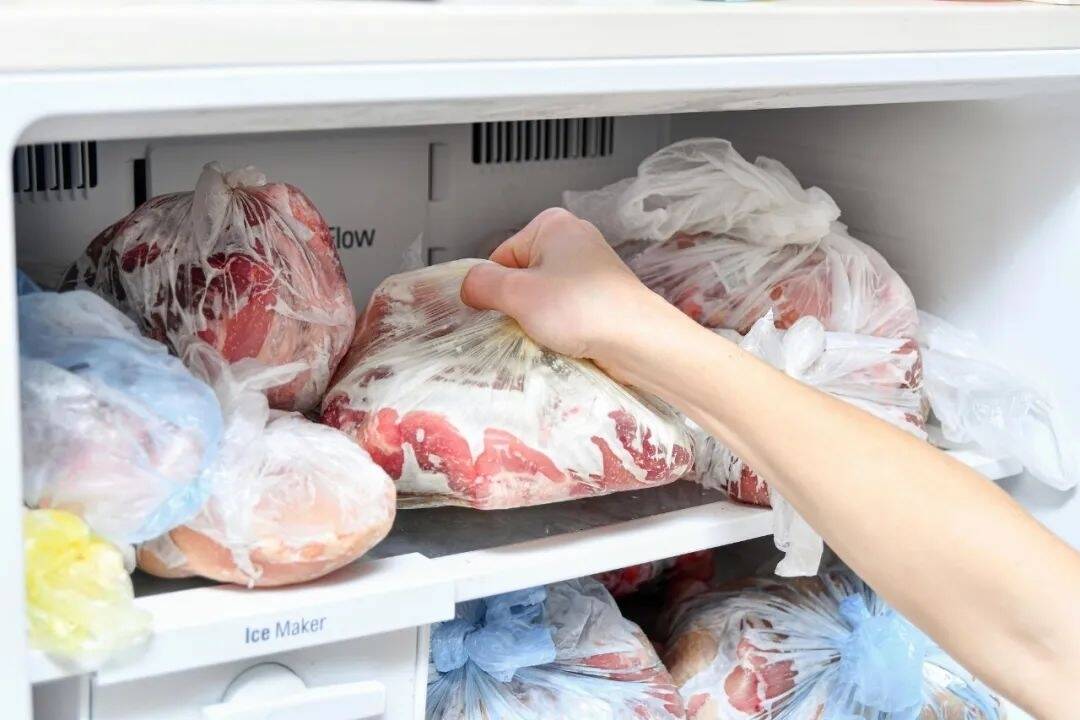 冰箱里的冻肉，超过这个时间直接扔！（附冰箱内各类食物保存期）