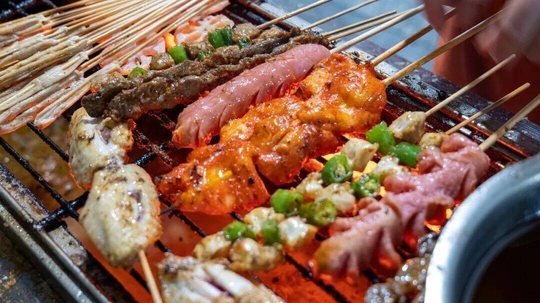 饿着入睡VS吃点宵夜，哪样更伤身？