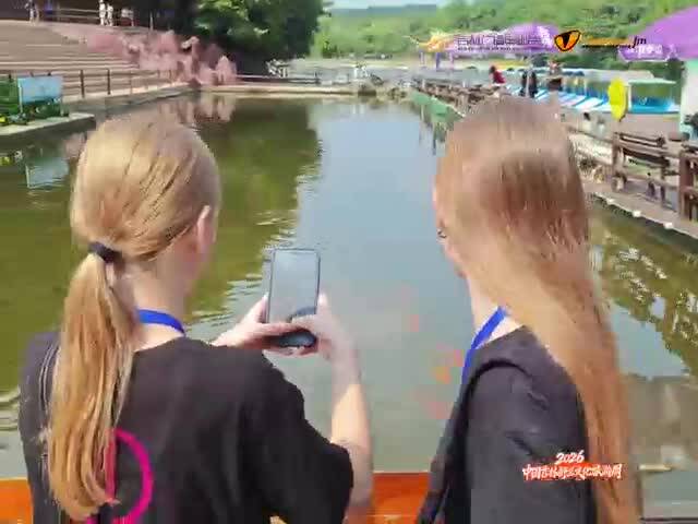 2026&ldquo;舒兰文旅周&rdquo;暨&ldquo;青春相约 美美与共&rdquo;中俄青少年文化交流活动，俄罗斯青少年们游览舒兰九龙山森林公园。