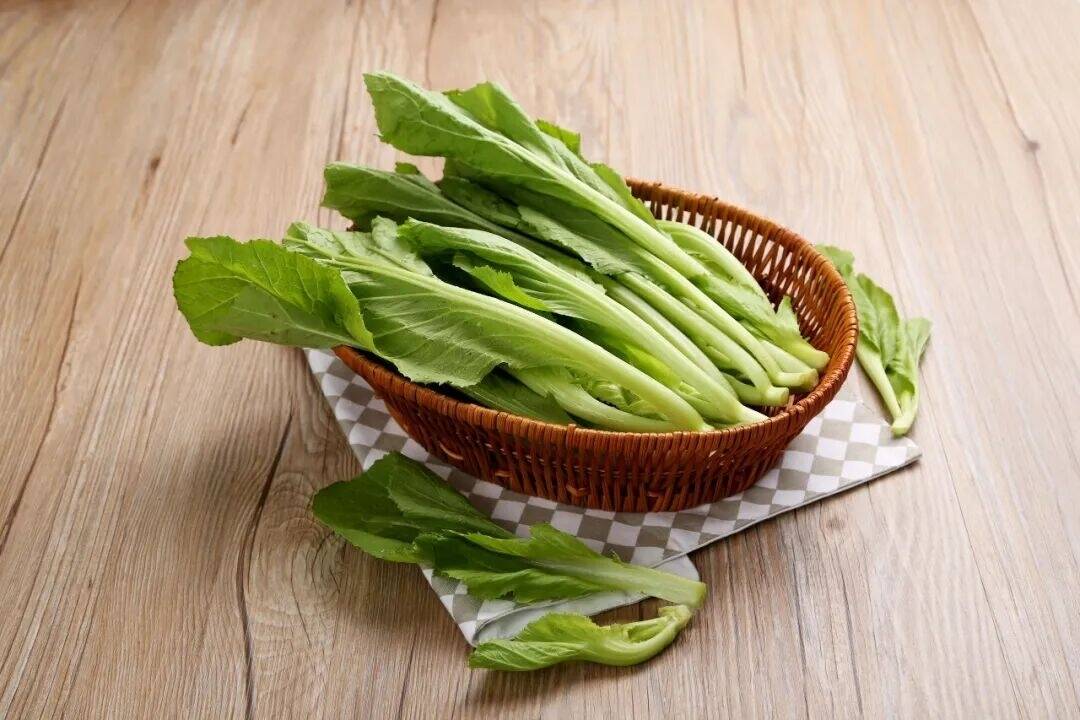 努力补钙，为啥骨头还是悄悄变脆了？一个坏习惯，很多人每天都在做