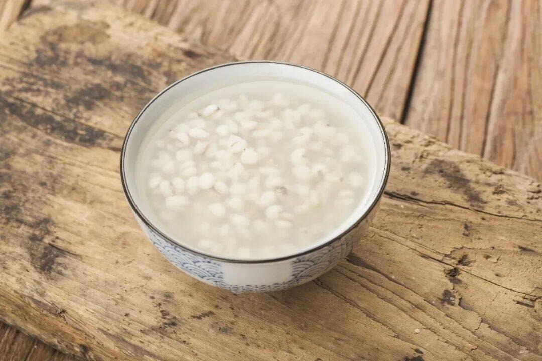 尿酸高的人，建议适当多喝这3种粥！