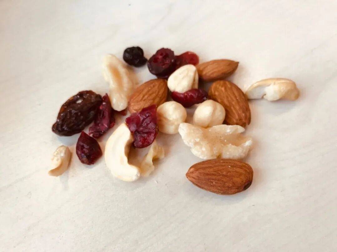 最新研究：经常吃坚果的人，腹部脂肪反而更少