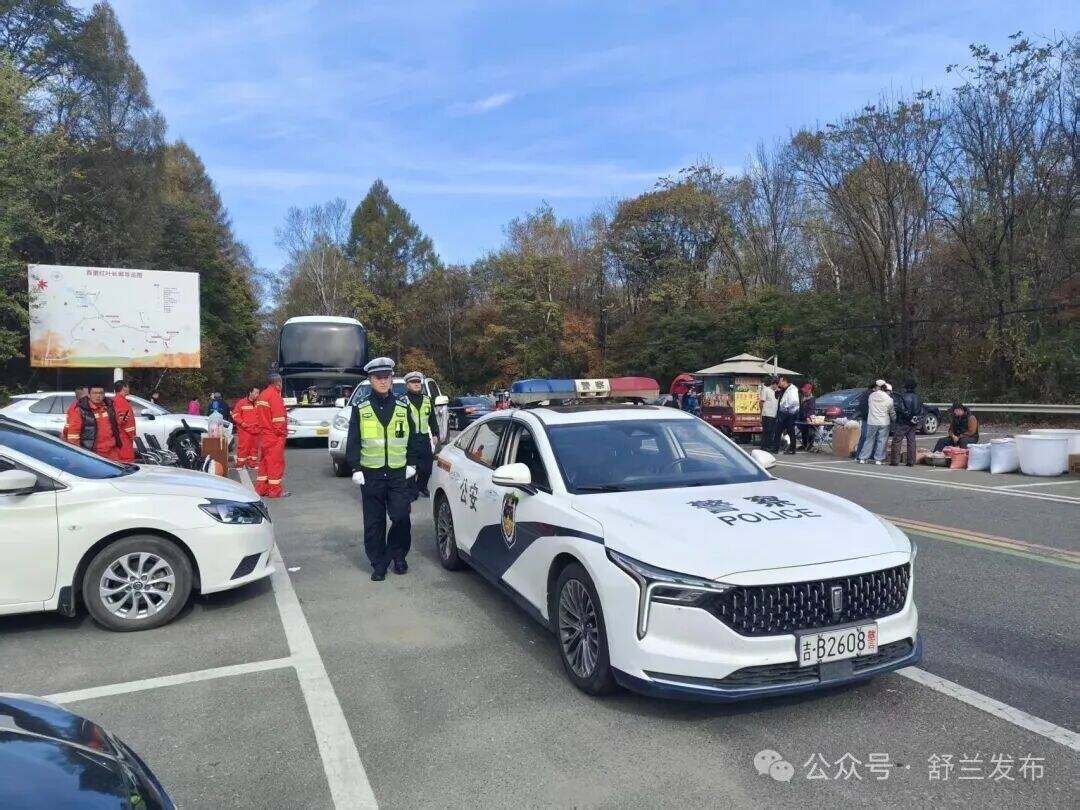 坚守一线 舒兰交警护航国庆期间交通安全