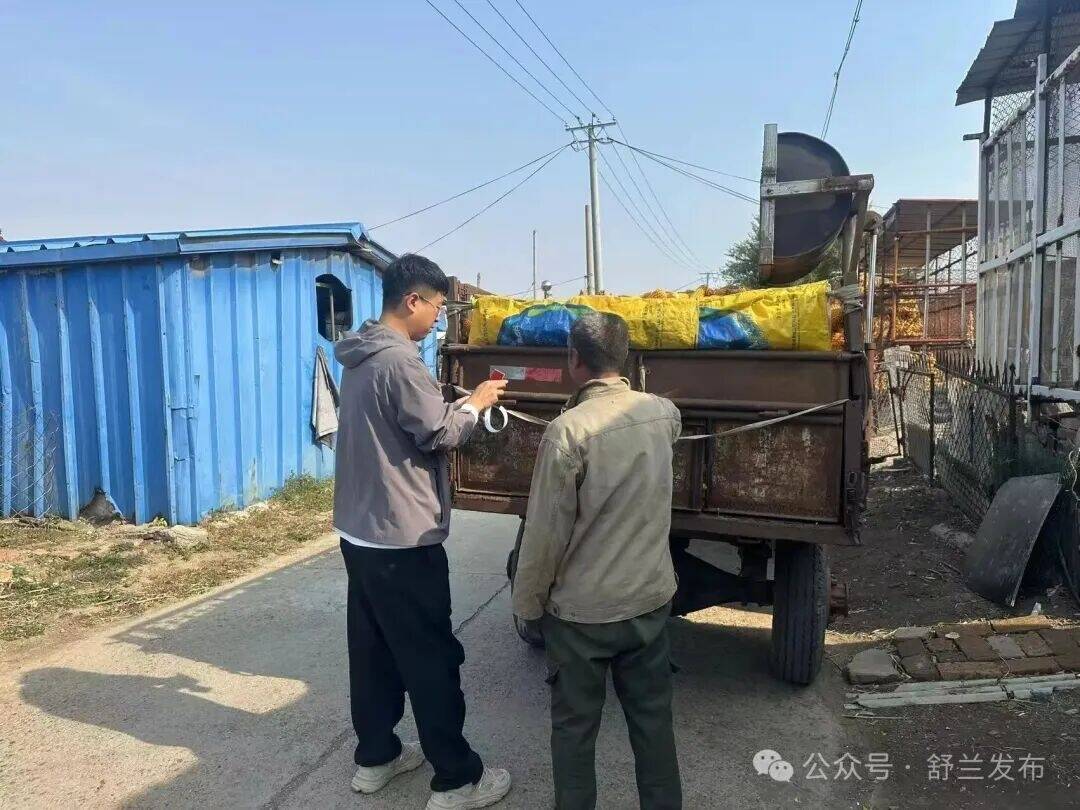 舒兰市朝阳镇：小小反光贴 筑牢秋收安全线